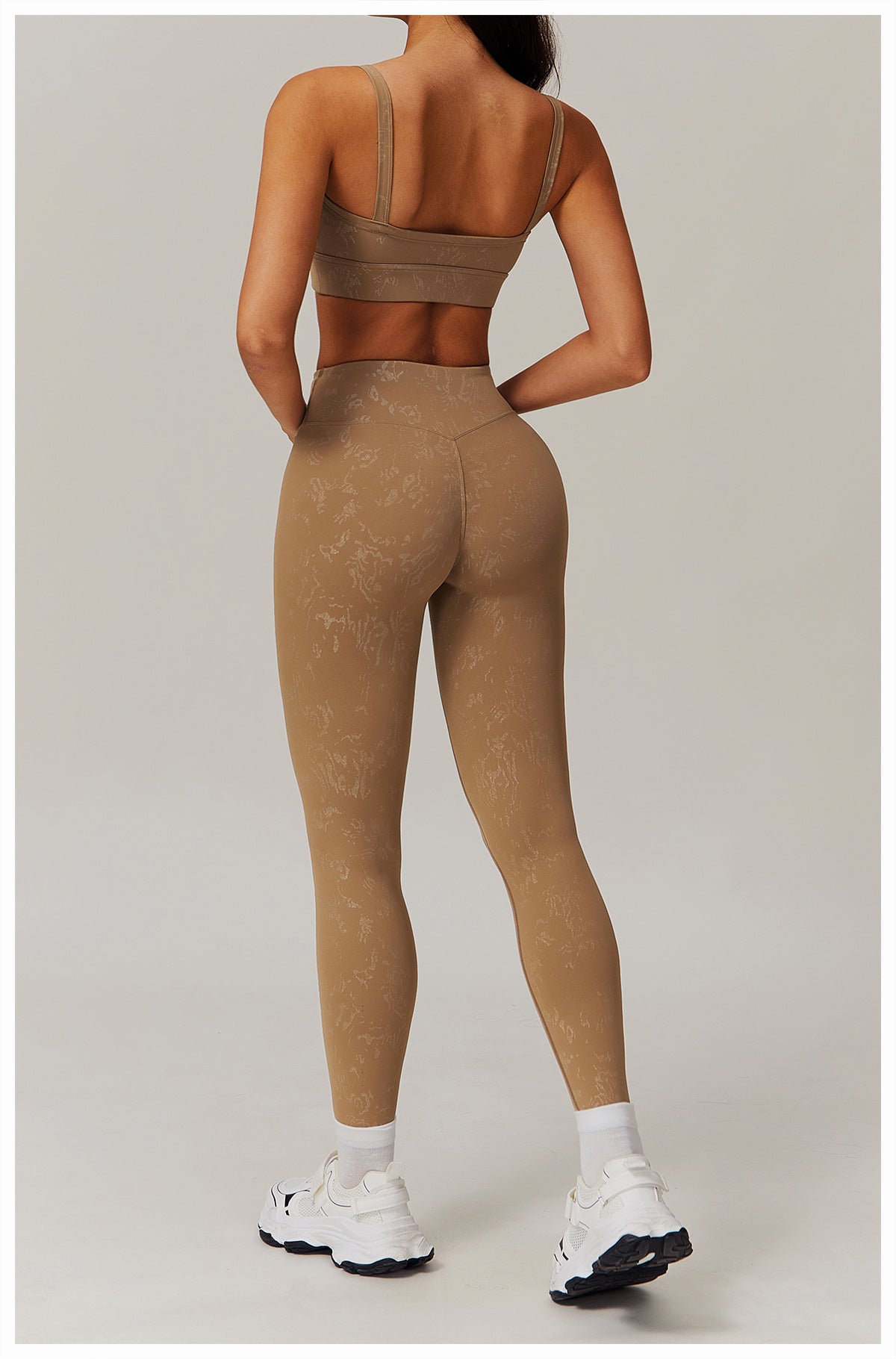Sculpt & Shine Yoga Set – Shaping Bra + High-Waist Leggings
