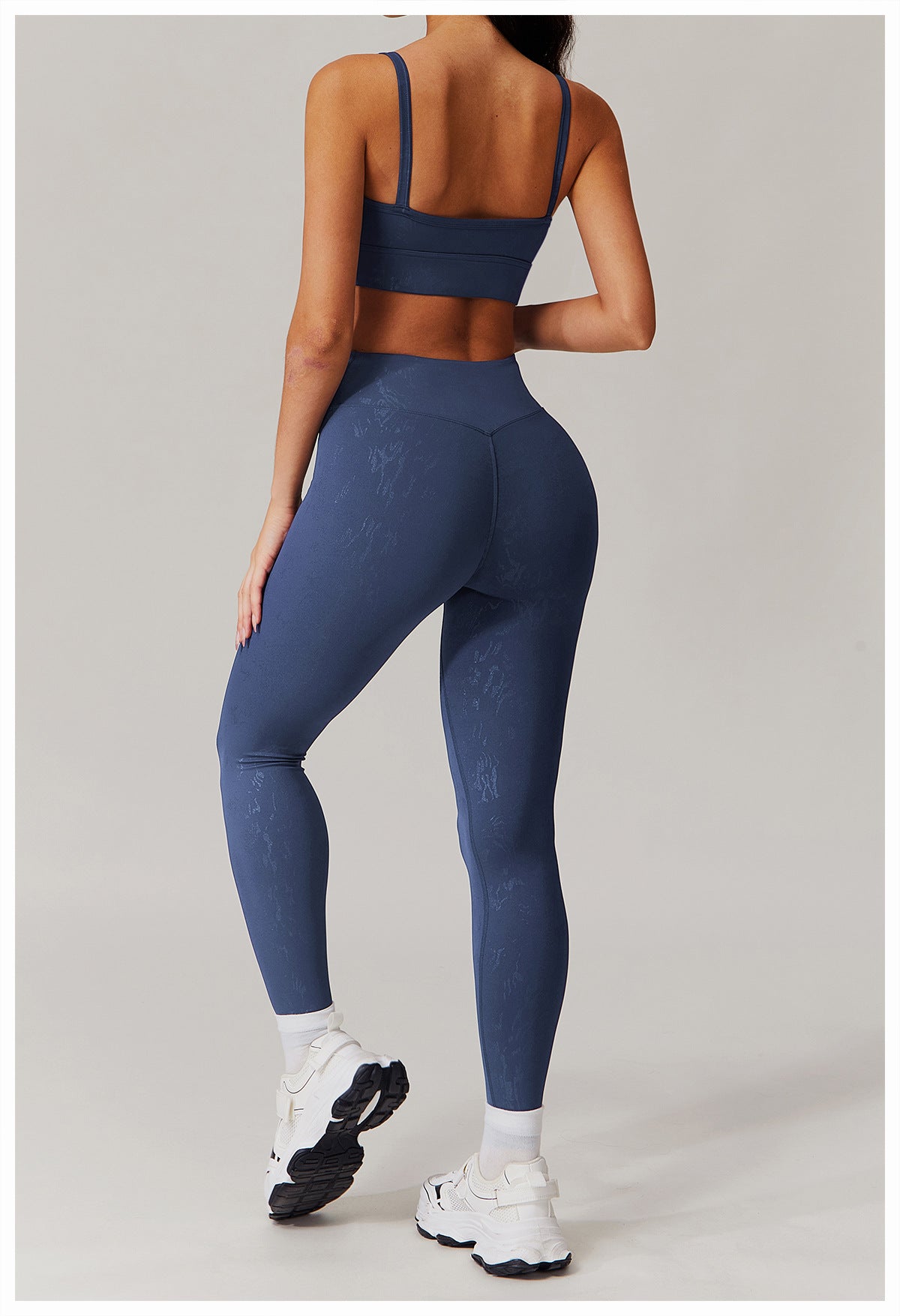 Sculpt & Shine Yoga Set – Shaping Bra + High-Waist Leggings