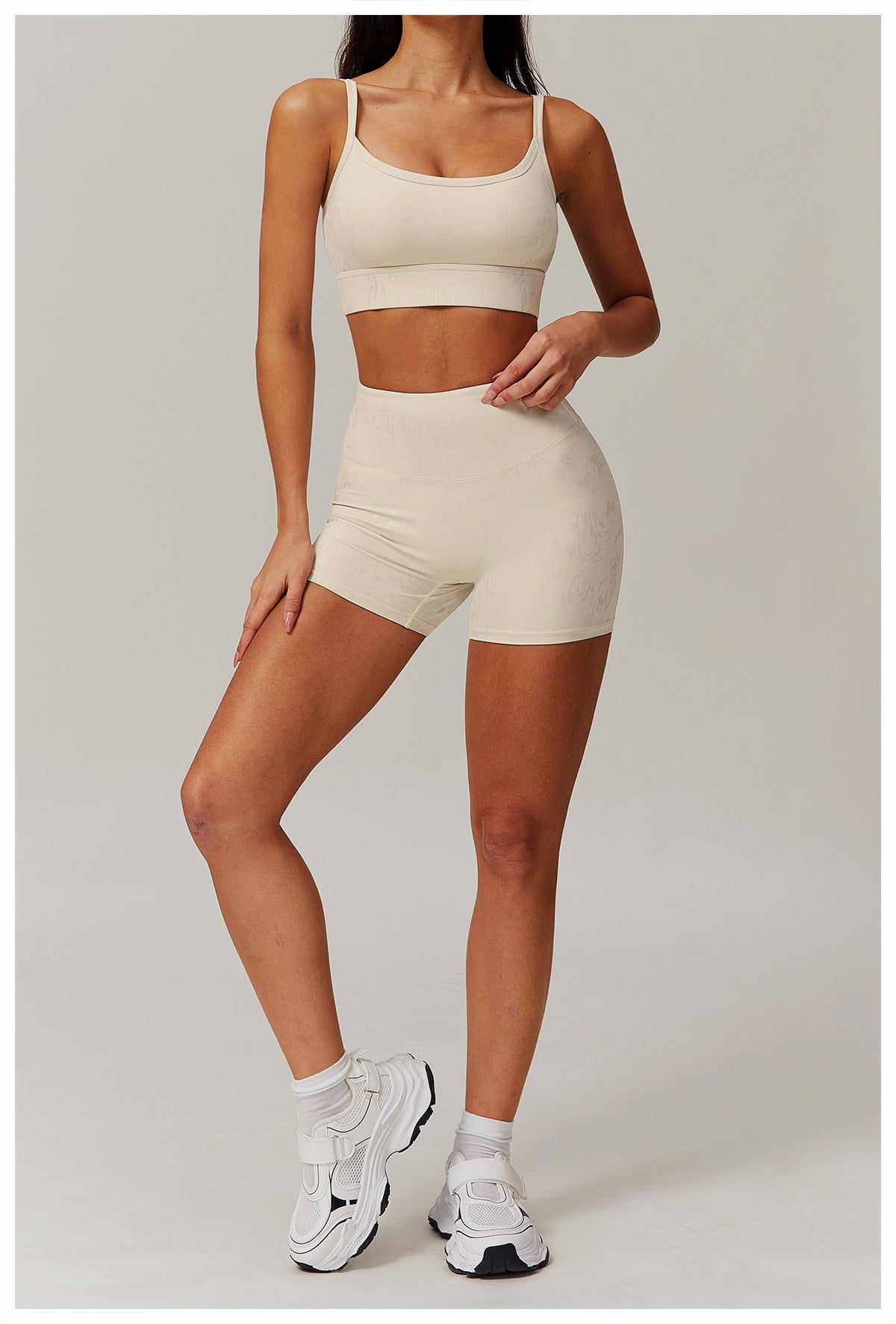 Sculpt & Shine Yoga Set – Shaping Bra + High-Waist Leggings